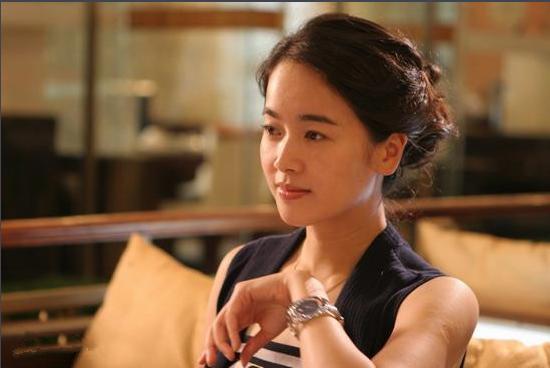 白月光是肖战和谁的,白月光是男主男扮女装的知乎小说