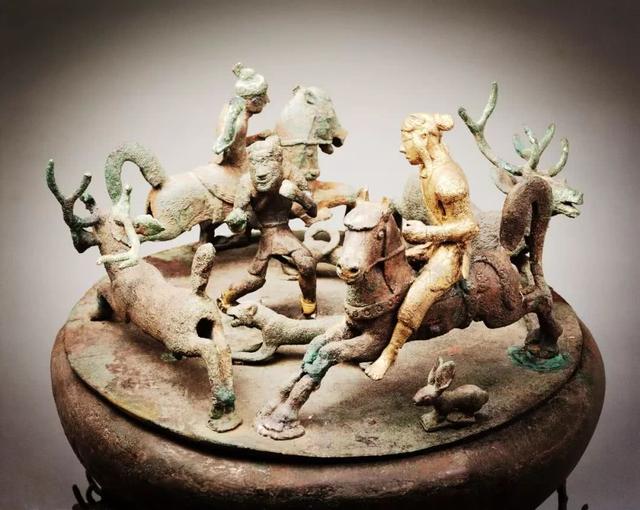 鹿角自然脱落是鹿茸吗,鹿角会自然脱落为什么还要割鹿角