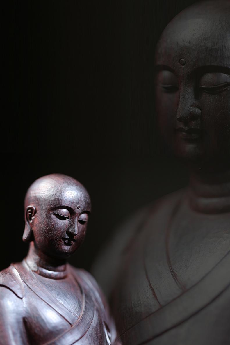 有收藏价值的红木摆件,崖柏松鹤木雕摆件