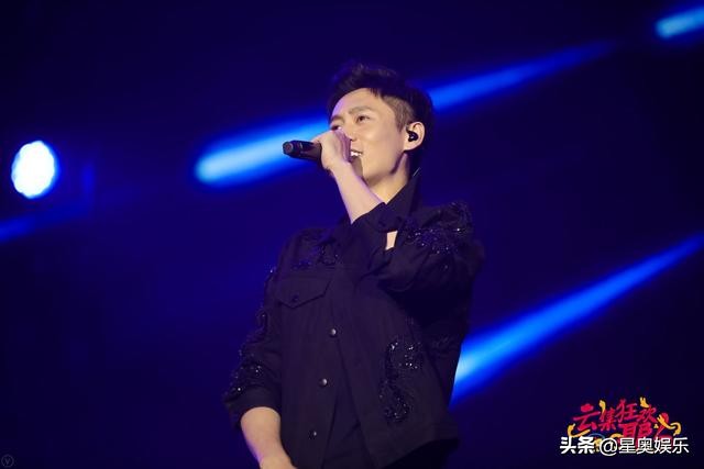 众星云集狂欢打call，线上线下一起领福利，我们可以！