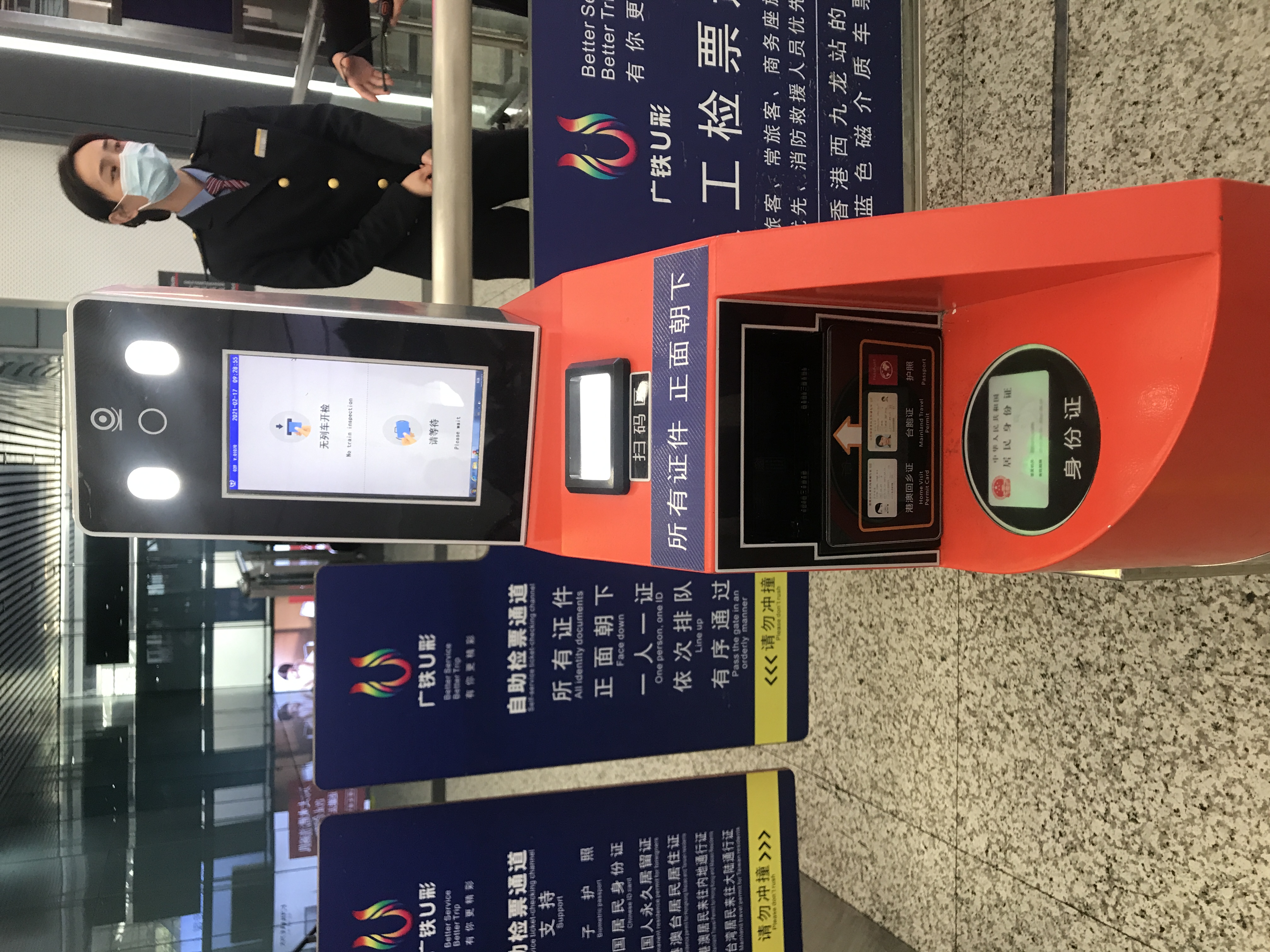 教老年人乘坐高铁你怎么看,老年人坐高铁怎样出行