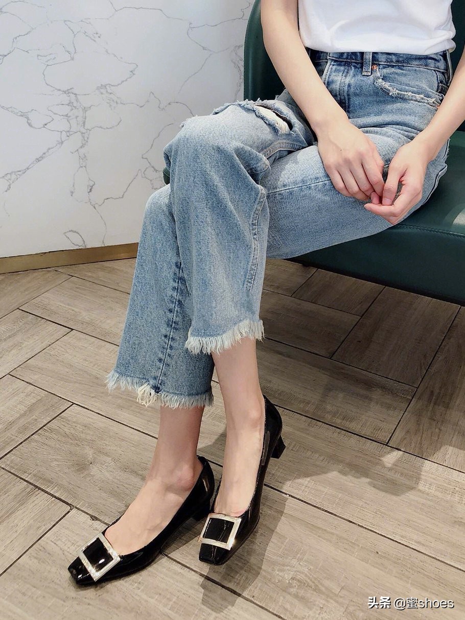 rv和cl哪个更高端,rv和ysl高跟鞋