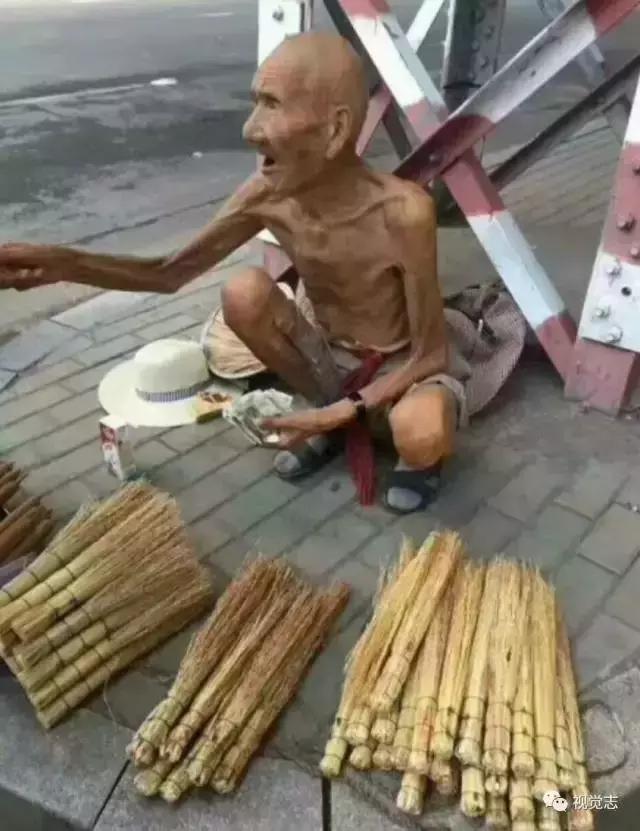 【*今条头日**】兴县街头大中午一点多拍到的一幕，辛酸，想哭！