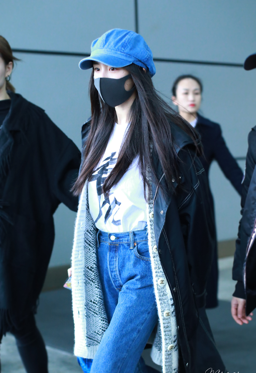 杨幂最近机场穿的鞋,杨幂最新机场穿的鞋子