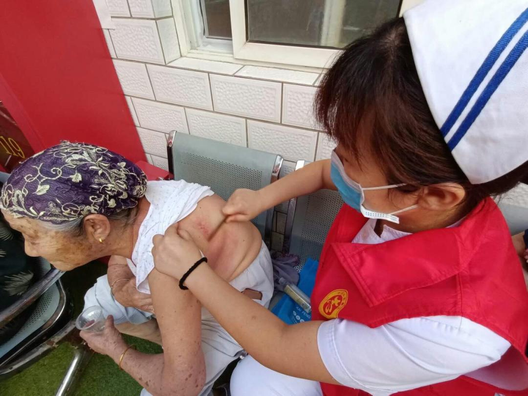 关爱老人,情暖夕阳:开封市人民医院中医科走进聚宝斋民族养老院