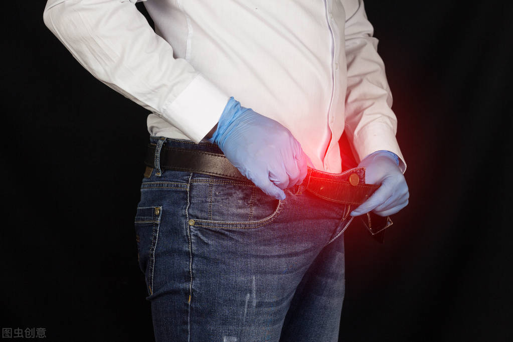 男人总感觉下身湿湿怎么回事,男性总是感觉裤子湿湿的