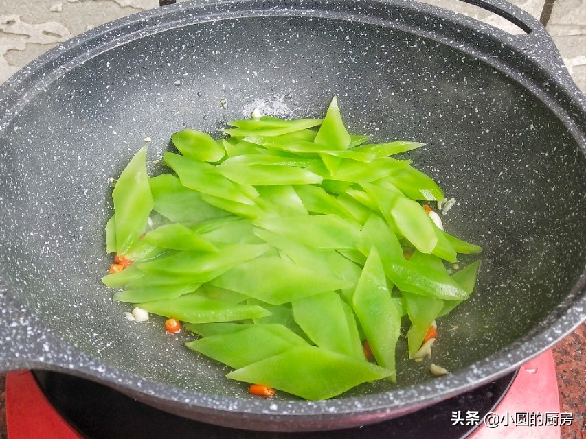 炒莴笋家常做法几分钟能熟,莴笋如何炒才好吃清脆不出水