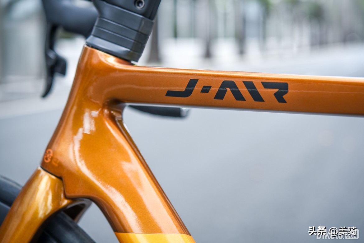 入门碳纤维公路车和顶级铝公路车,kootu碳纤维公路车测评