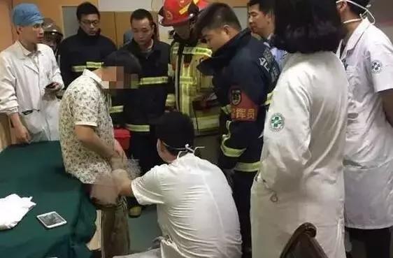 姑娘，我掏根管的时候，你舌头放尊重一点