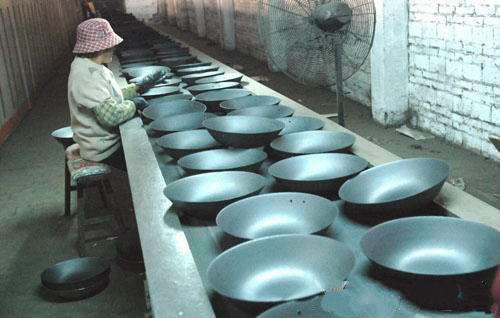 当年火一时的不粘锅,真正不粘锅多少钱一个