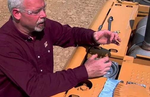 各种吨位挖掘机更换液压油多少升,久保田挖掘机怎样更换液压油