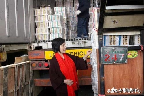 水果市场打拼的女人,卖水果的女人们