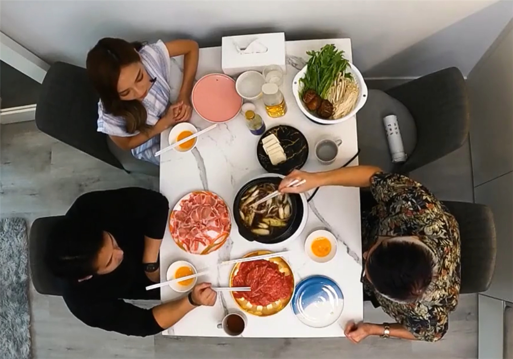 女孩在香港的4平方蜗居生活,香港330平别墅独居