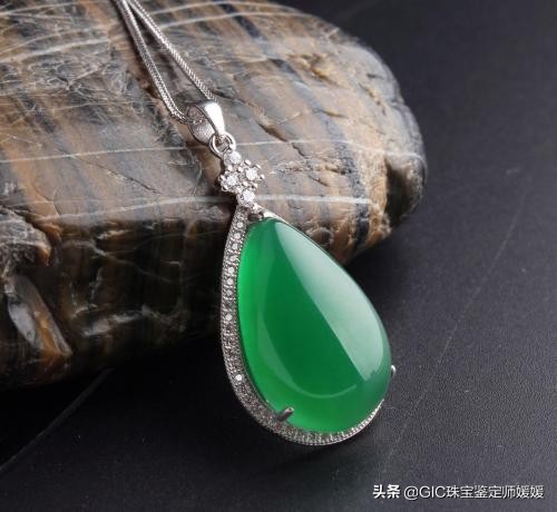 高端玉髓珠宝,玉髓是什么东西值钱吗