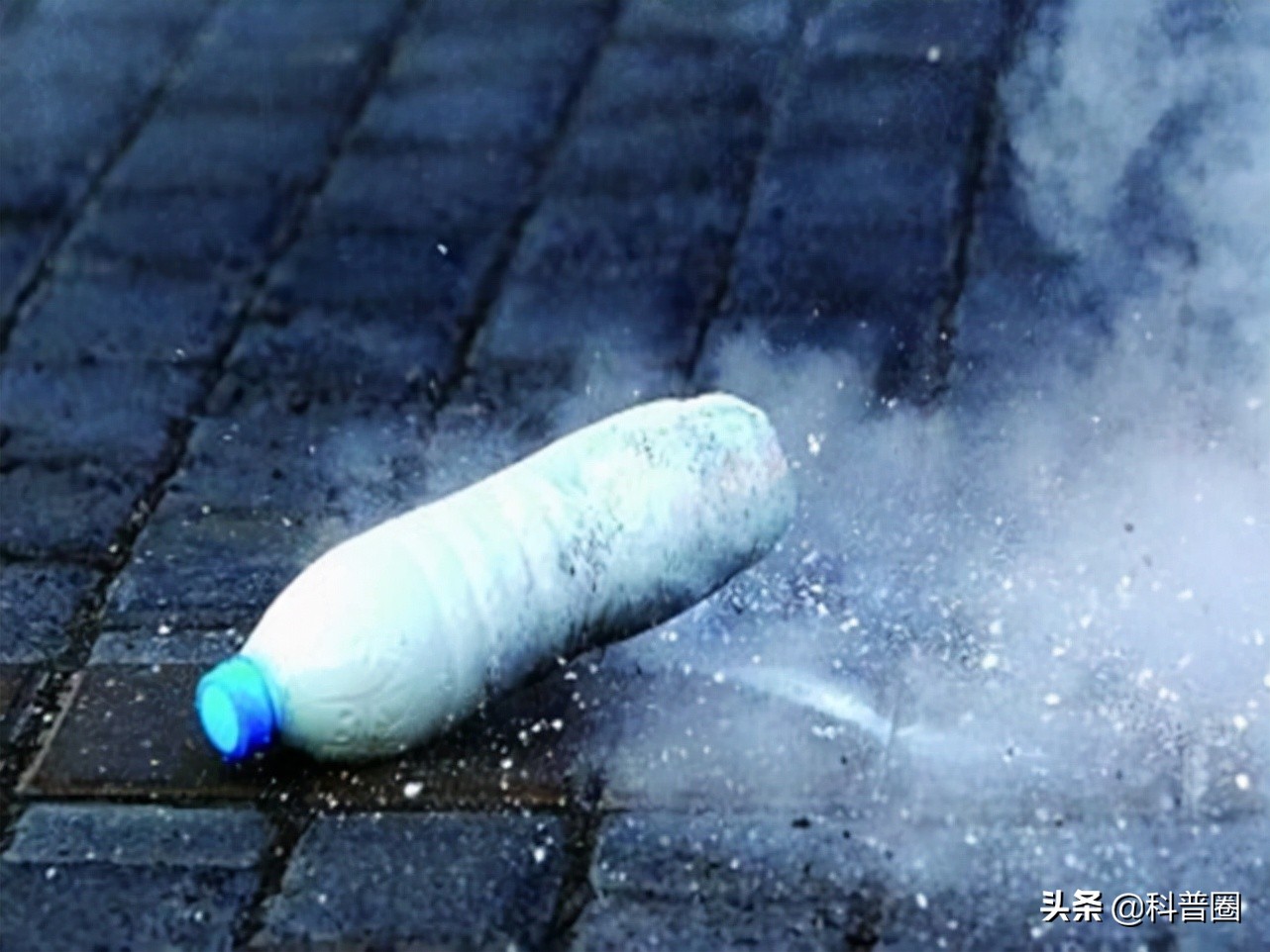 干燥剂爆炸小孩眼睛咋处理,干燥剂遇水爆炸导致小孩眼球溶解