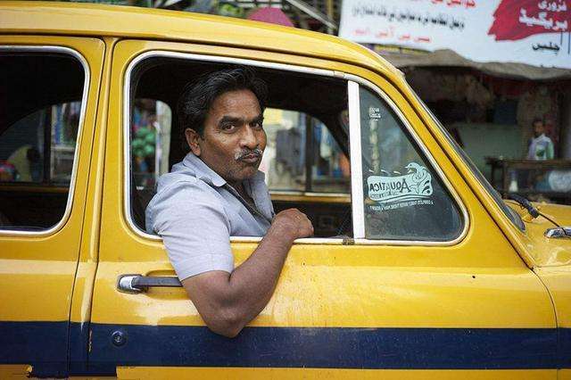 印度富人区美女和穷人区对比,印度富人和贫民窟的差距