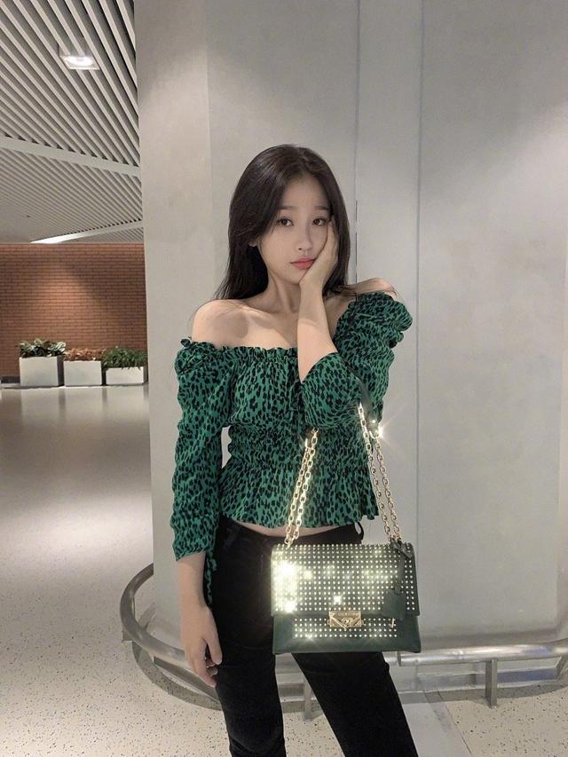 虞书欣小作妖影视合集,虞书欣穿搭可爱