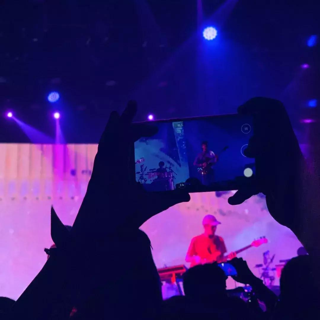 大榜电台|听Hush和落日飞车的Live，不用喝酒