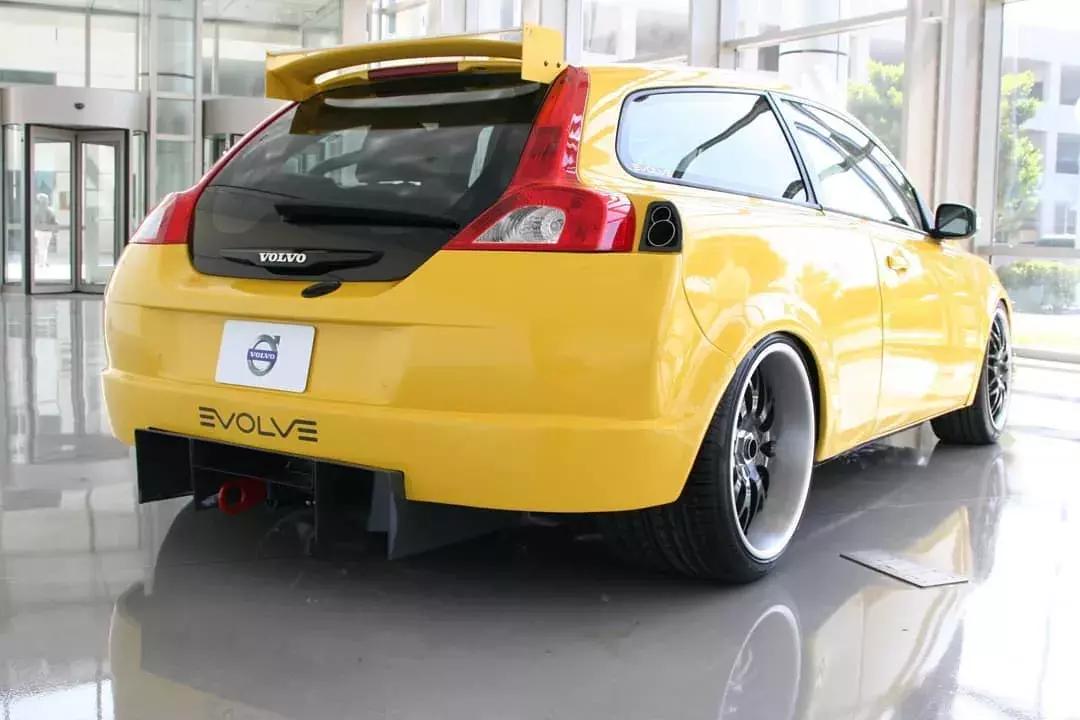 沃尔沃曾经最便宜又独特的双门车C30,没想到竟改装出如此姿态