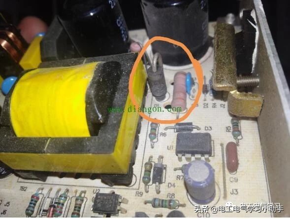 开关电源烧保险管一般是哪里短路,开关电源一插电就烧保险