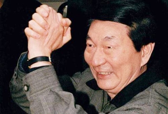 浙江省长打喷嚏绷断皮带,*镕基朱**大笑:你这个是报应