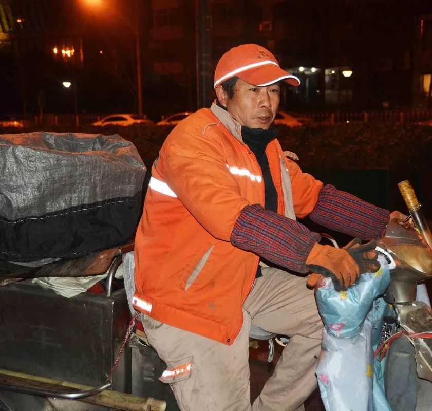 给你三秒钟选一个词语,形容岳阳的词汇