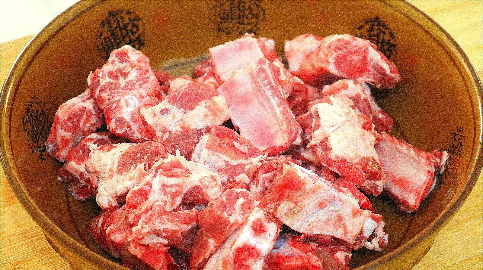 炖排骨时切记不要掉水,炖排骨切记不可加五香粉