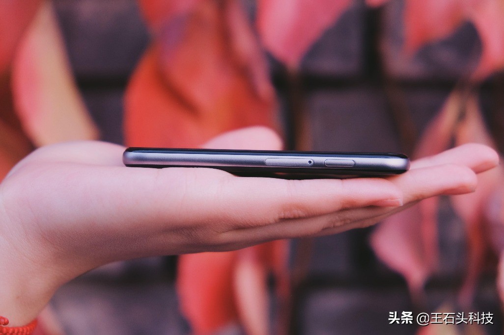 最新最小智能手机,全球最小的智能手机是哪款