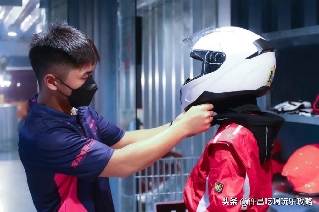 许昌科技广场下面竟然藏着一个卡丁车俱乐部，在朋友圈秒变酷盖