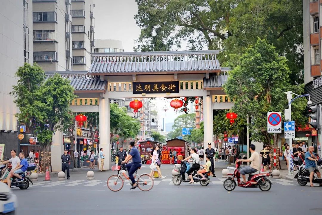 学生时代勾你馋虫的街边店，你和它上一次见面隔了几年？