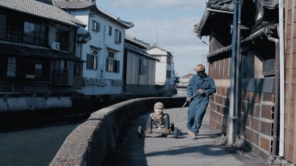 想不想开?这个贴着小胡子的女生,做出全世界最可爱的汽车