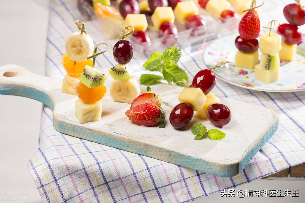 精神分裂症早期与抑郁症的区别,青少年精神分裂症的早期表现症状