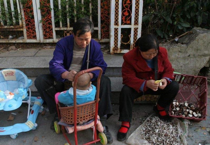 奶奶是真疼孙子还是假疼，看这四个方面就一清二楚，想瞒也瞒不住