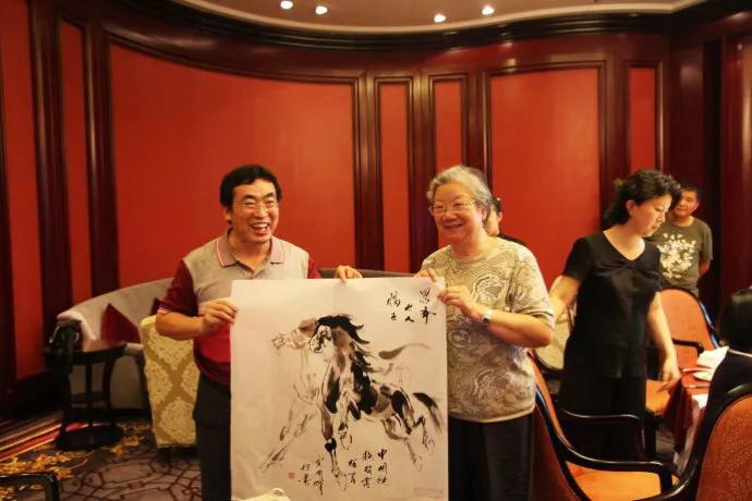 掌上乾坤指间生花世界级艺术家-贾同辉的“指墨”风釆