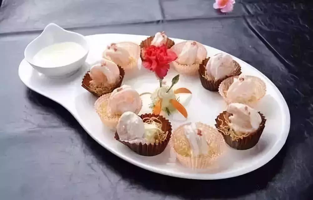 小米虾球创意菜品,金丝沙拉虾球的菜品特点