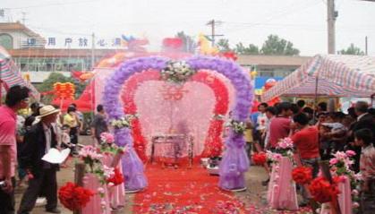 新婚当天堵车俺迟到，婆婆抱怨，俺说：结婚？还是算了吧