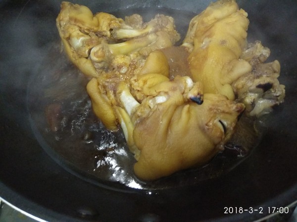 炖猪蹄时做到三不放,炖猪蹄要切不