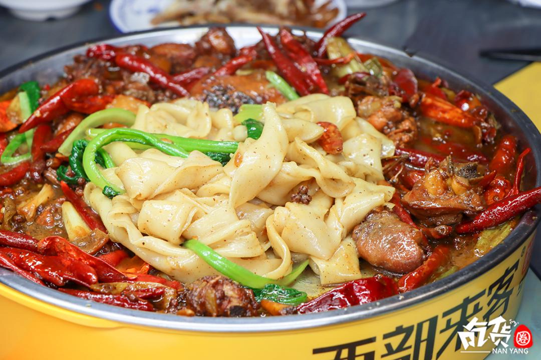 南阳西域大盘鸡,南阳市区西部来客大盘鸡