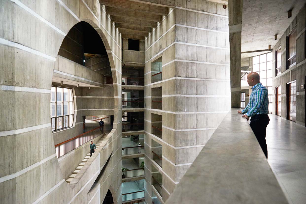 现代主义建筑大师格罗皮乌斯,建筑大师路易斯阿拉干作品