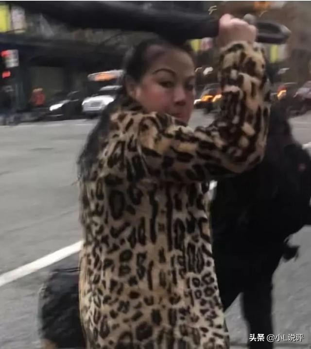 中国大妈们在国外跳广场舞,中国大妈在温哥华商场跳广场舞