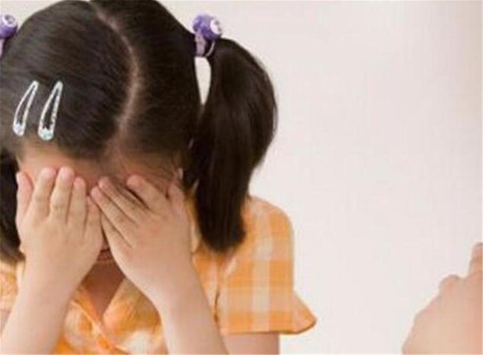 女孩子第一次来例假妈妈该怎么说,女儿初次来例假该怎么教育