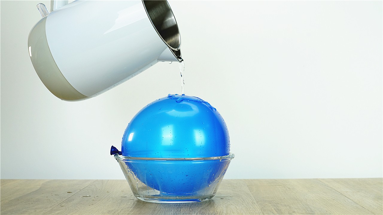 往气球里加水,往气球上涂什么会破