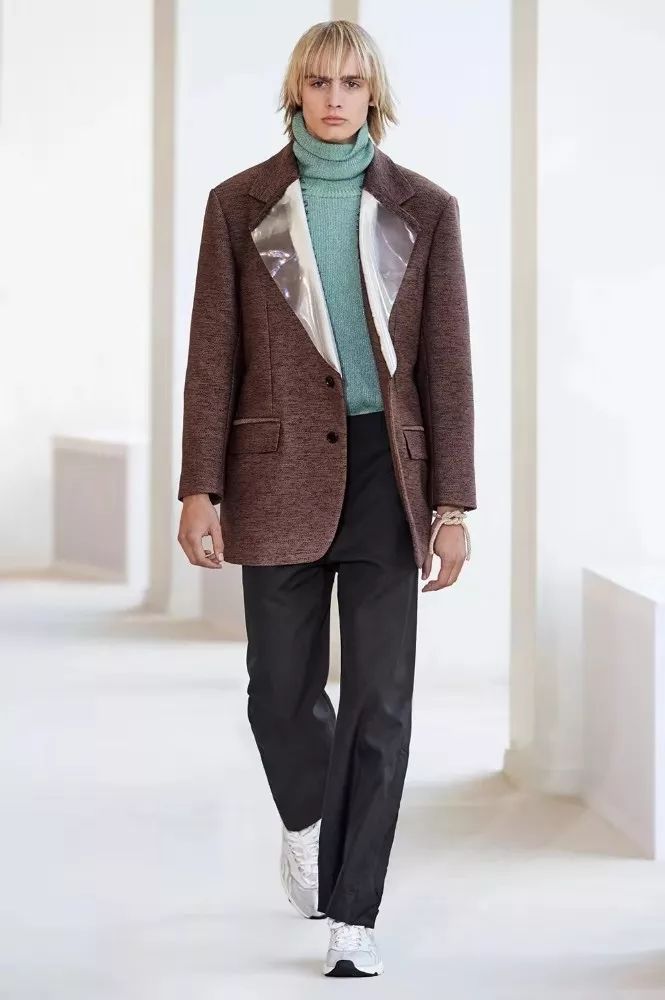 全球仅50多家店、年销售2亿欧元的Acne，门头竟然无LOGO？