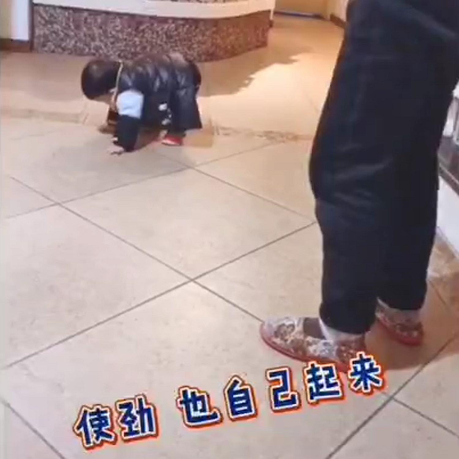 隔代育儿小孩摔倒,科学育儿孩子摔倒