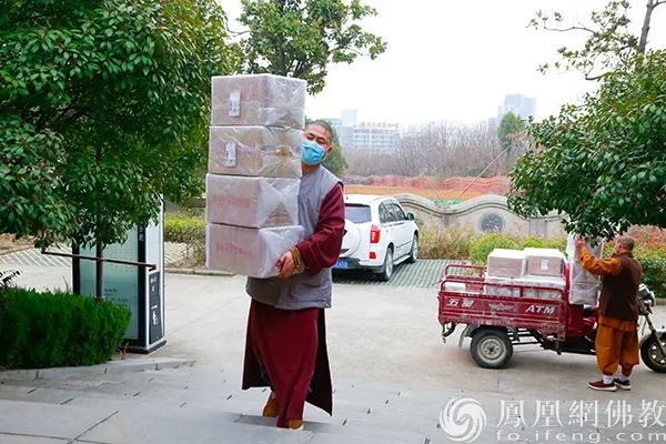 出家人并非超人,千寺万僧,都要直面“生病”这两个字