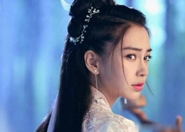 用什么成语来形容足球之多,用一个成语来形容足球比赛的精彩