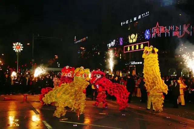 舞狮的是不是有点功夫,舞狮才是真正的中国功夫