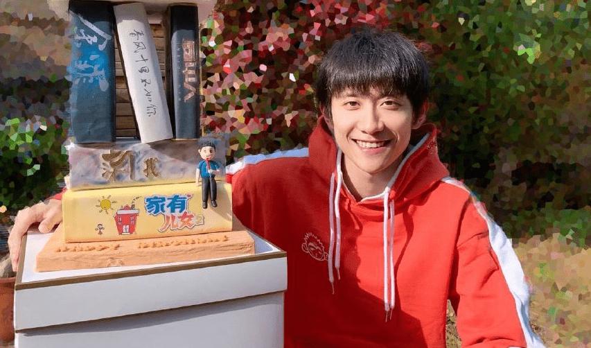 张一山开车完整视频,张一山开跑车视频