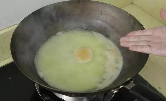 铁锅生锈怎么快速除锈小妙招,铁锅锈灰太多用什么方法清洗干净