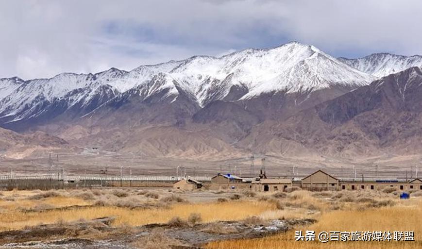 从乾隆年间就开始开采的高原盐湖，如今依然畅销全国，甚至国外